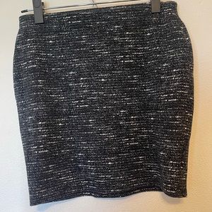 Black and white mini skirt. Size S.